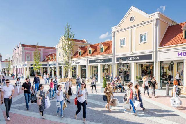 אאוטלט ליד ברטיסלבה - 30 דקות נסיעה ממרכז העיר Designer Outlet Parndorf (אפשר גם להגיע מוינה) credit to getyourguide.com
