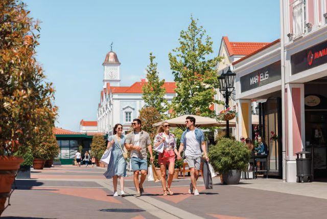אאוטלט ליד ברטיסלבה - 30 דקות נסיעה ממרכז העיר Designer Outlet Parndorf (אפשר גם להגיע מוינה) credit to getyourguide.com