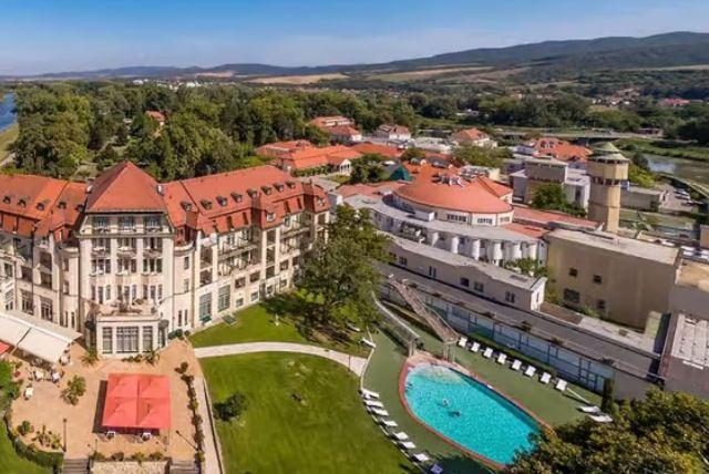 פישטני (Piešťany) - בירת הספא של סלובקיה credit to getyourguide.com