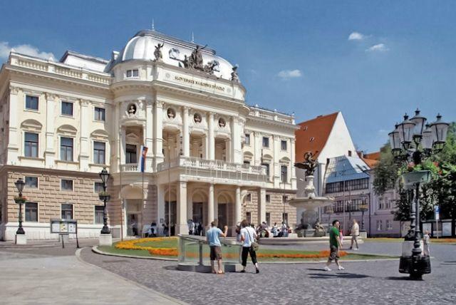 טירת ברטיסלבה (Bratislava Castle) credit to headout.com