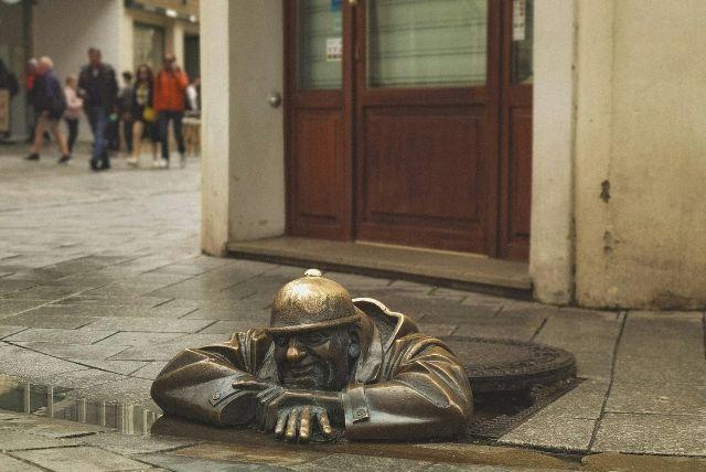 פסל קומיל - Čumil Statue