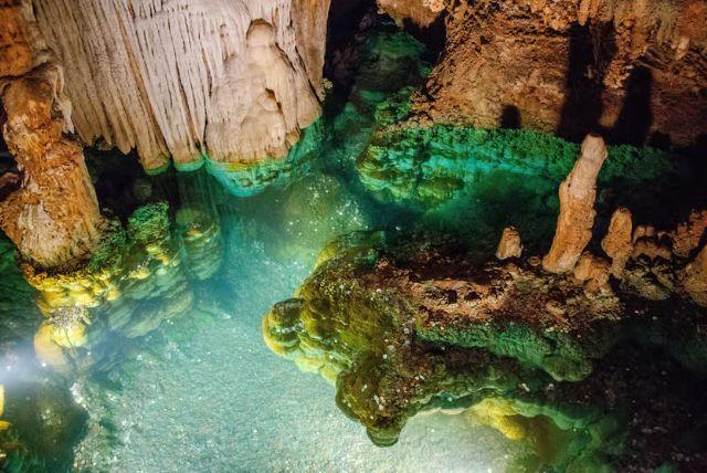 טיול מברטיסלבה לאגם זהגרוטה התת-קרקעי (Seegrotte Underground Lake) באוסטריה credit to getyourguide.com