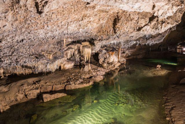 מערת החירות דמנובסקה - Demänovská Cave of Liberty אחת המערות המפורסמות בסלובקיה