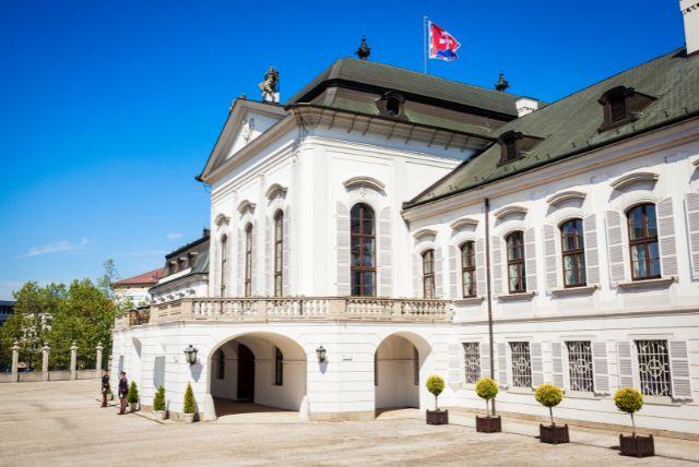 ארמון גרסלקוביץ' והגן הנשיאותי (Grassalkovich Palace)